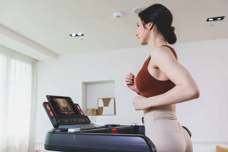 Sole F63 Treadmill, view 4